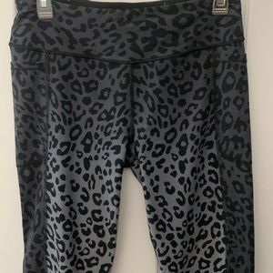 Victoria Sport Dark Leopard Leggings